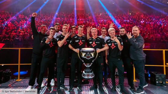 Astralis with the Starladder Berlin Major trophy