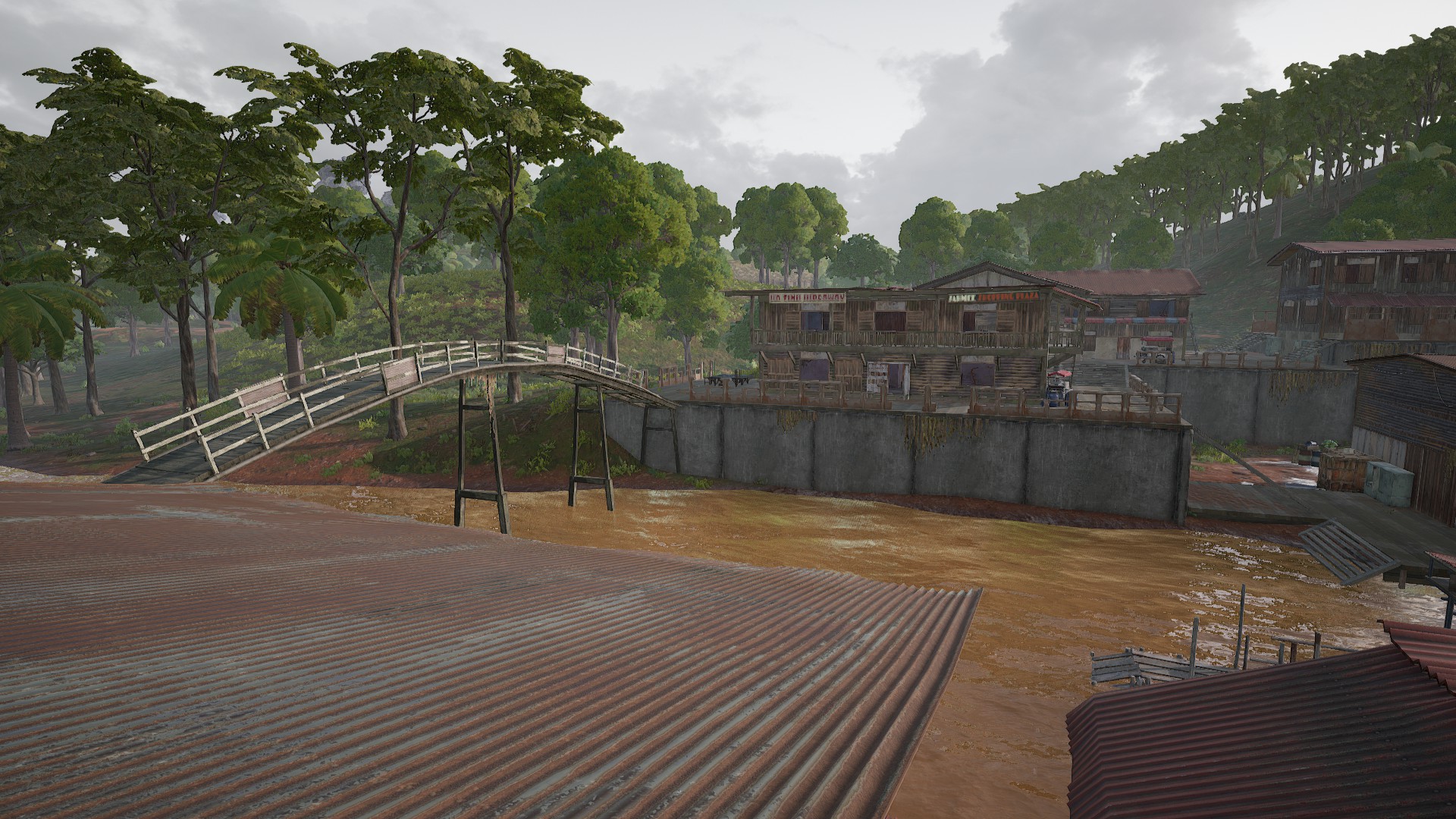 PUBG Sanhok drops: The narrow wooden bridge over Pai Nan in Sanhok, with several wooden buildings across the river, surrounded by jungle trees.