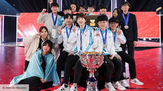 The DAMWON KIA (then DAMWON Gaming) team with the LoL Worlds Cup