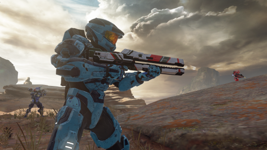 Xbox gameshare: An image from Halo Infinite with a blue Spartan holding a weapon and looking to the right.