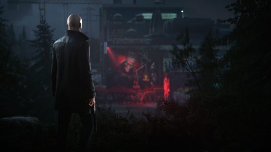 Best Xbox One games: Agent 47 overlooking a compound at night in Hitman 3.