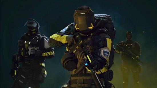 Rainbow Six Extraction Operators: Three Operators can be seen in the menu selection screen, preparing their weapons.