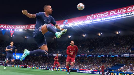 FIFA 22 controller settings: A player can be seen stretching his leg out to catch a ball that was passed to him.
