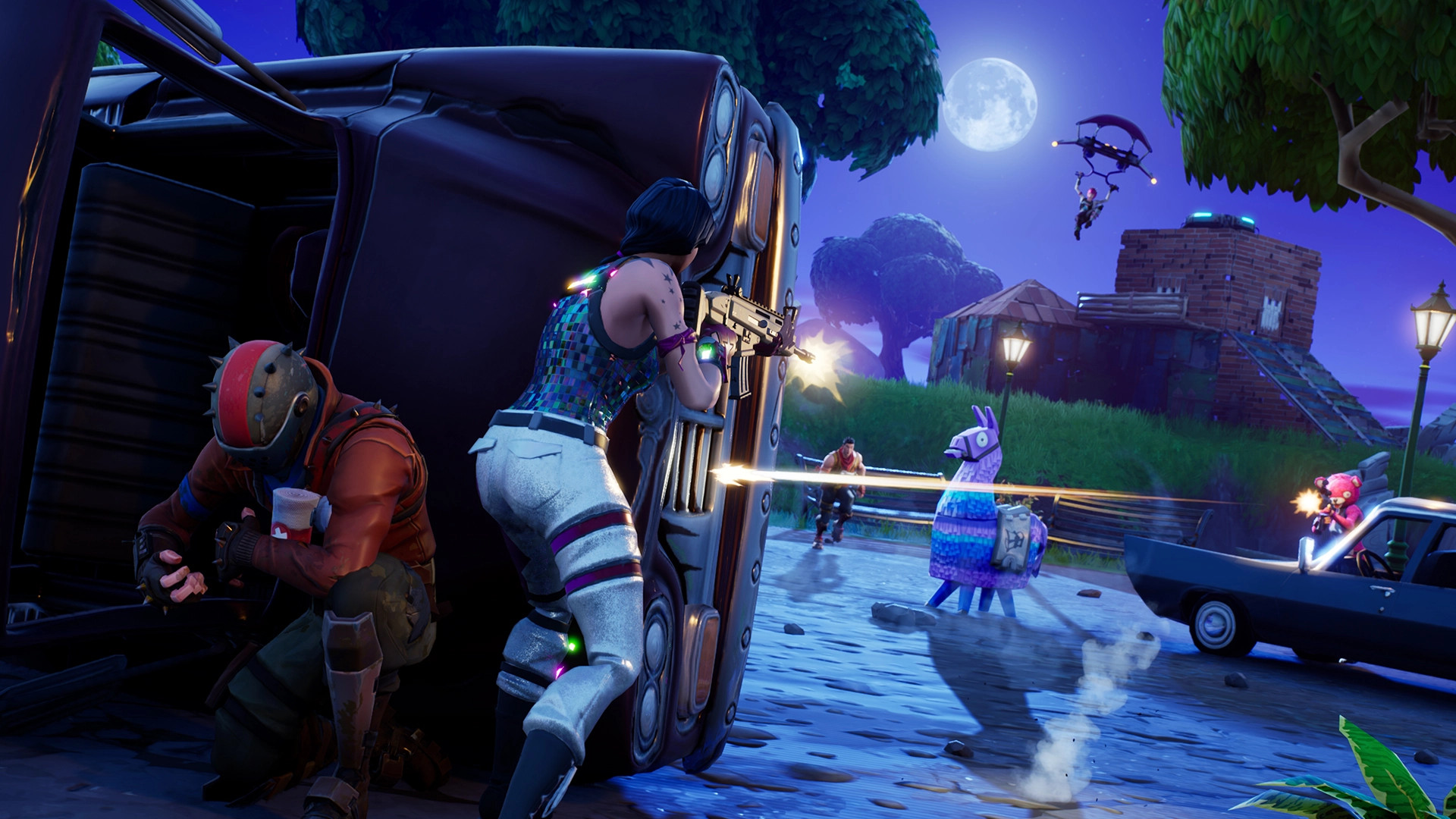 Free shooting games: Fortnite. Players fight it out in the darkness of night.