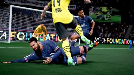 How to defend in FIFA 22: A PSG player goes in for a slide tackle