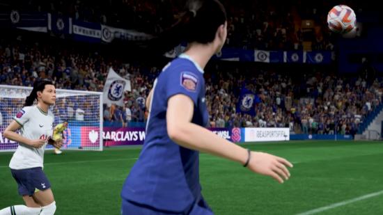 FIFA 23 Crossplay: Multiple players can be seen watching a ball pass to another player