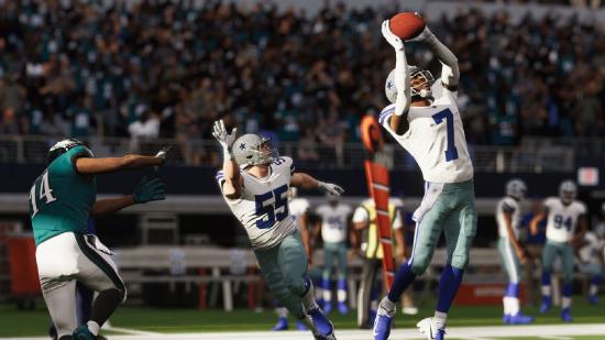Madden 23 PS4 PS5 Upgrade: Players can be seen catching the ball