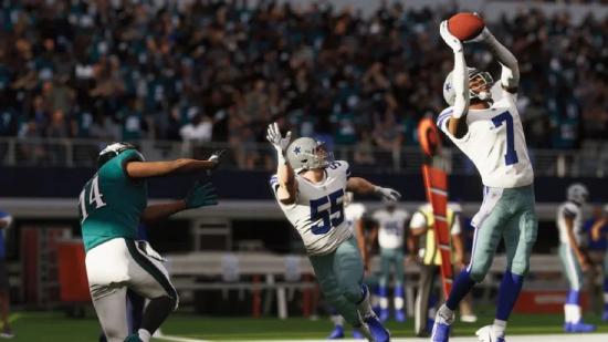 Madden 23 Game Modes: Players cna be seen catching the ball