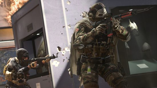 Modern Warfare 2 Crossplay: Two soldiers can be seen