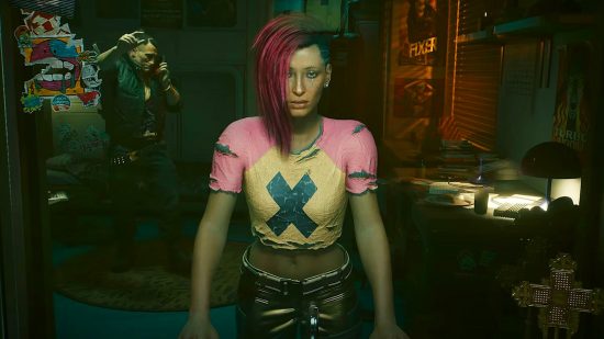 Cyberpunk 2077 Phantom Liberty DLC: A woman in a pink and yellow top looks into a mirror