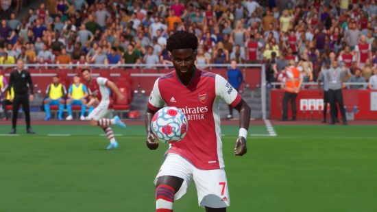 FIFA 23 best young players: Arsenal's Buyako Saka controls the ball