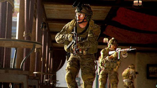 Modern Warfare 2 game modes: three soldiers sneaking through a building balcony