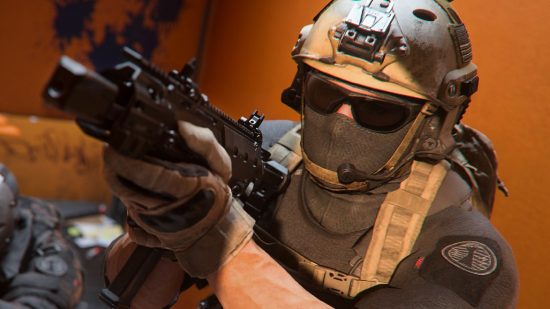 Modern Warfare 2 See KD Ratio: A player can be seen aiming a gun
