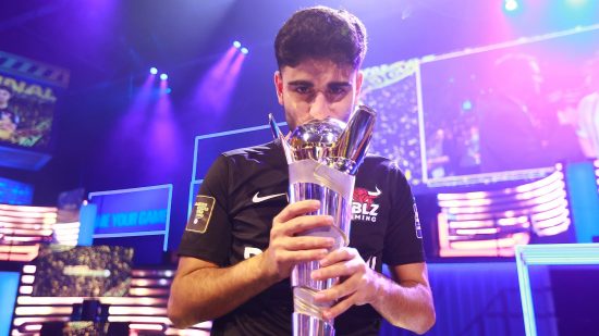 FIFA 23 Global Series FGS: FIFA player Umut kisses the FIFA eWorld Cup trophy