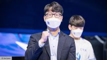 League of Legends Worlds 2022 DRX Ssong interview: Coach Ssong wearing a face mask