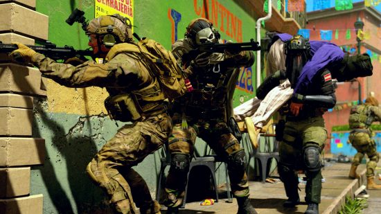Modern Warfare 2 Prisoner Rescue explained: an image of three soliders escorting a hostage