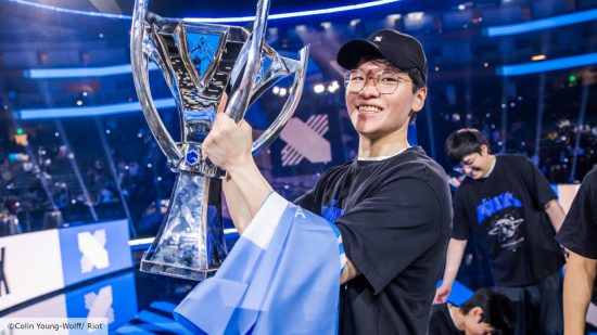 LoL Worlds 2022 DRX Kingen: League of Legends player Kingen holding the Summoner's Cup at Worlds 2022