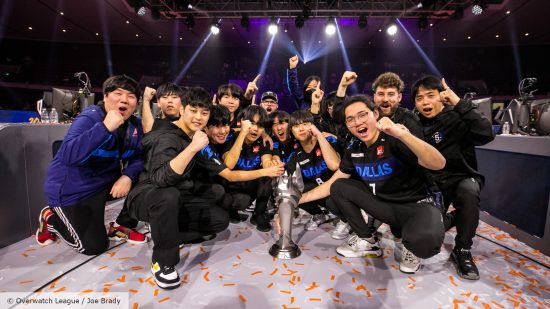 Overwatch League Grand Final 2022 importance esport: Dallas Fuel with the Overwatch League trophy