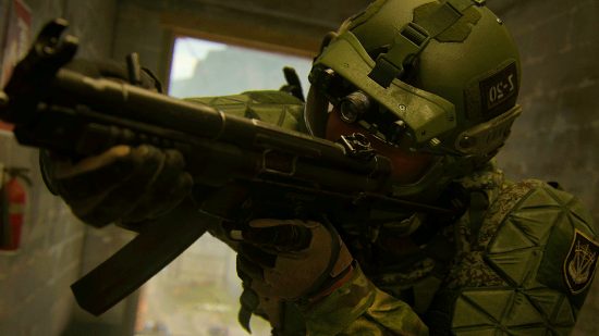 Warzone 2 buy loadout drops bug: an image of a soldier in green leaning with a gun