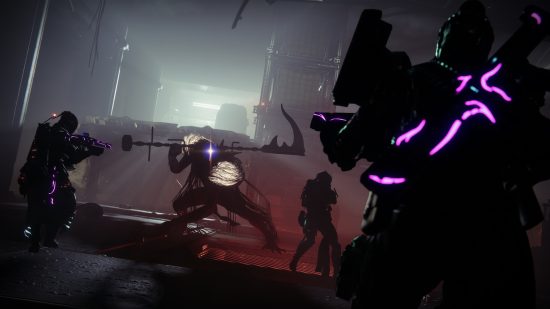 Destiny 2 Neomuna enemies: A Tormentor attacking a group of Guardians.