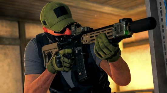 Modern Warfare 2 best Loadout of the Week SO-14 X13: an image of a man holding an M4 in the FPS game