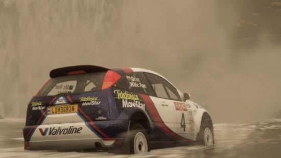 Forza Horizon 5 Cascada Fuerte Waterfall: A car can be seen in front of the waterfall