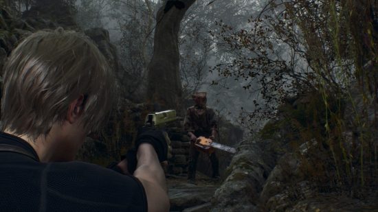 Resident Evil 4 photo mode: Leon aiming down pistol at Chainsaw Man in Resident Evil 4 remake