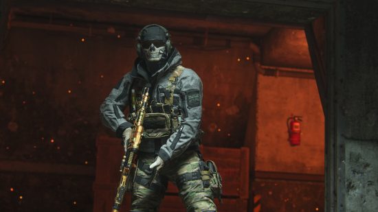 Warzone meta: Call of Duty character Ghost holds a large golden rifle 