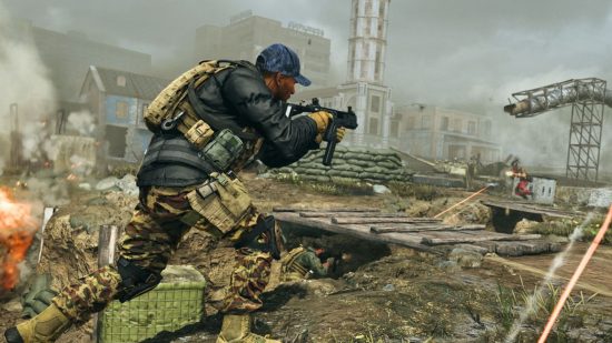 Best MW2 loadouts: A soldier running with the Fennec 45.