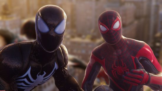 Дата на издаване на Marvel's Spider-Man 2: Miles Morales и Venom Spider-Man, който гледа камера в Spider-Man 2 Gameplay разкрива