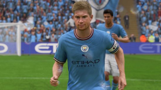 FC 24 changes: A screenshot of Manchester City's Kevin De Bruyne jogging in the team's light blue kit