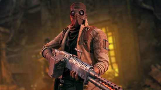 Remnant 2 crossplay: A character in a leather face mask holding a large machine gun
