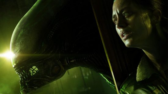 Best Horror Games: An Xenomorph and a woman can be seen in Alien Isolation