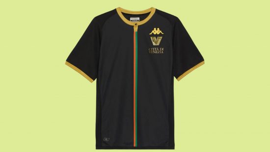 FC 24 best kits: A black Venezia kit on a green background