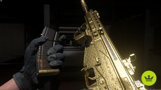 Best MW3 loadouts: The player inspecting the MTZ-556 assault rifle, painted in a gold Gilded camo, holding the magazine in their left hand.