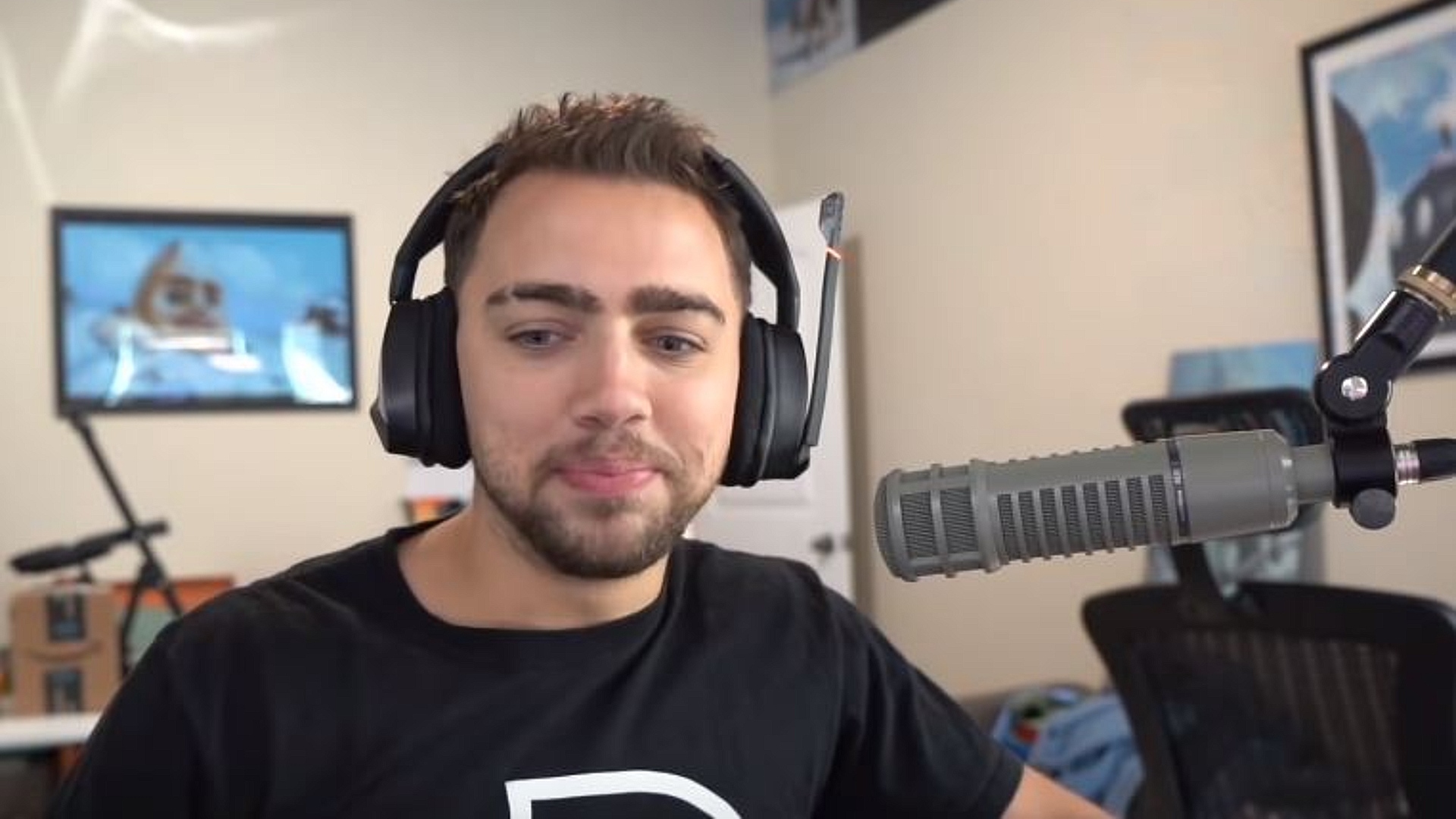 Mizkif viewers donate more than 5,000 while he sleeps on