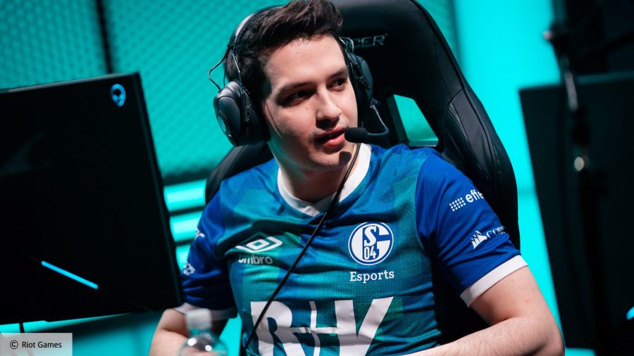 Odoamne while playing for Schalke 04