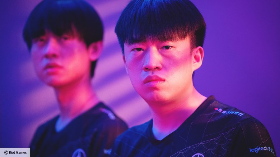 Xiaohu, midlaner for RNG