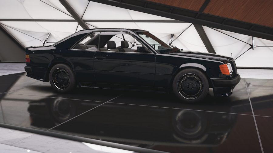 Os 5 melhores carros de rally da Forza Horizon: Um Mercedes-Benz AMG Hammer Coupe em preto
