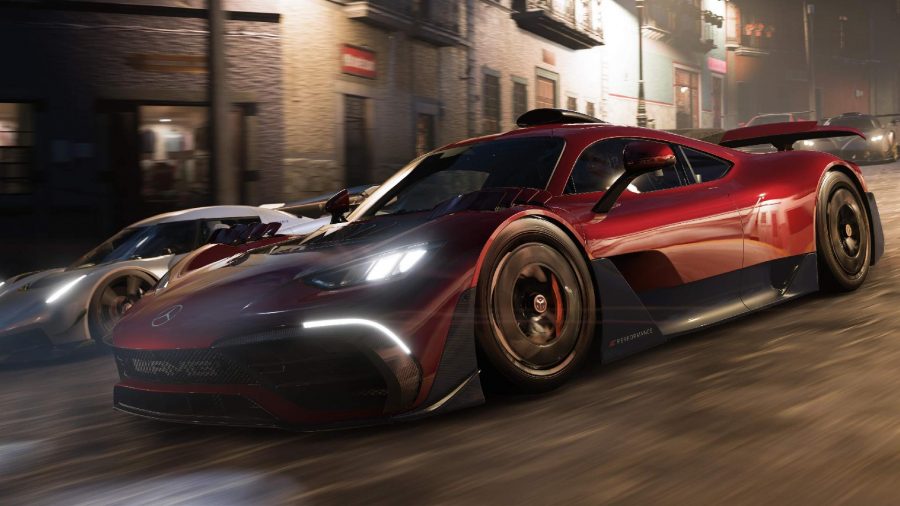 Forza Horizon 5 Fastest Drag Car: Two cars can be seen racing along in the street at night.