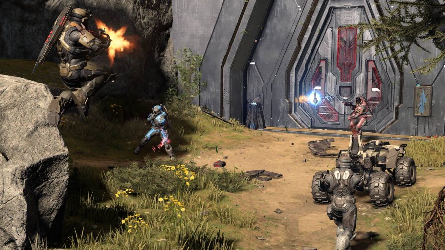 Mode Halo Infinite Forge : un groupe de soldats en armure se battant