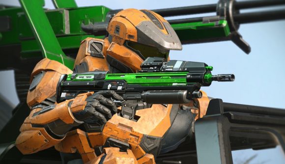 Halo Infinite Game PAss bonus: A Spartan holds the Xbox green bonus gun