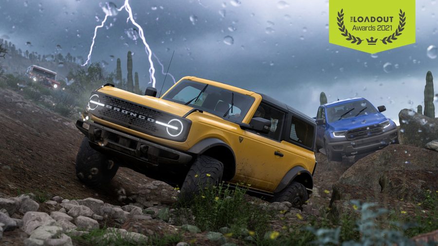 Offroad vehicles clamber over muddy and rocky terrain in Forza Horizon 5. In the background, a lightning bolt fills a cloudy sky