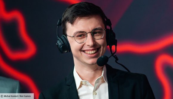 League of Legends MSI 2022 Caedrel interview G2 T1: Caedrel wearing a suit and headset while casting