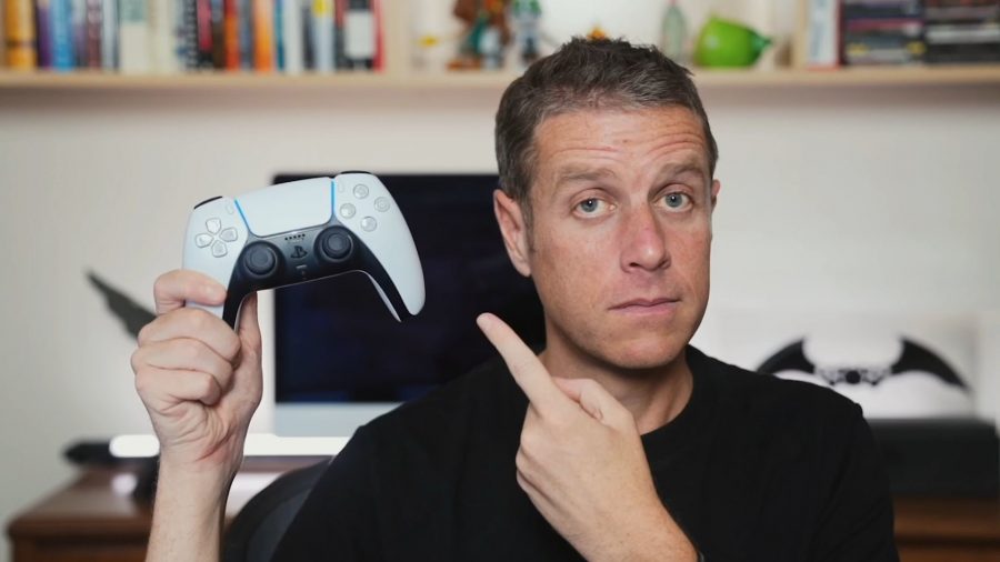 Geoff Keighley indie games: Geoff holds a PS5 controller and points to it