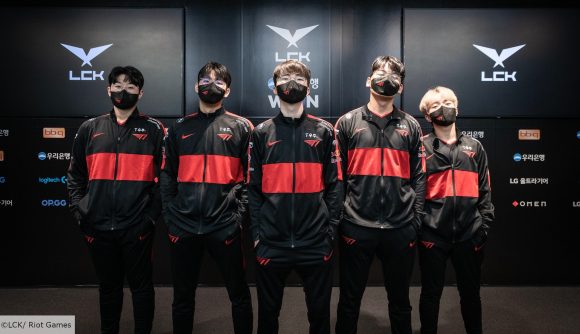 League of Legends T1 Faker: T1's LoL roster stand in a line wearing their black and red kits